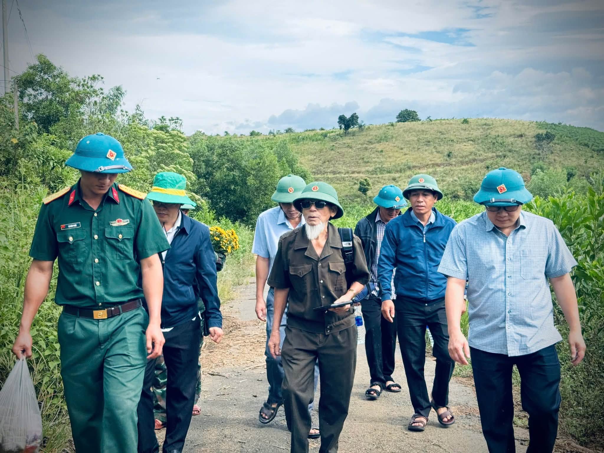 Tổ chức khảo sát, xác minh thông tin về mộ liệt sĩ trên địa bàn xã