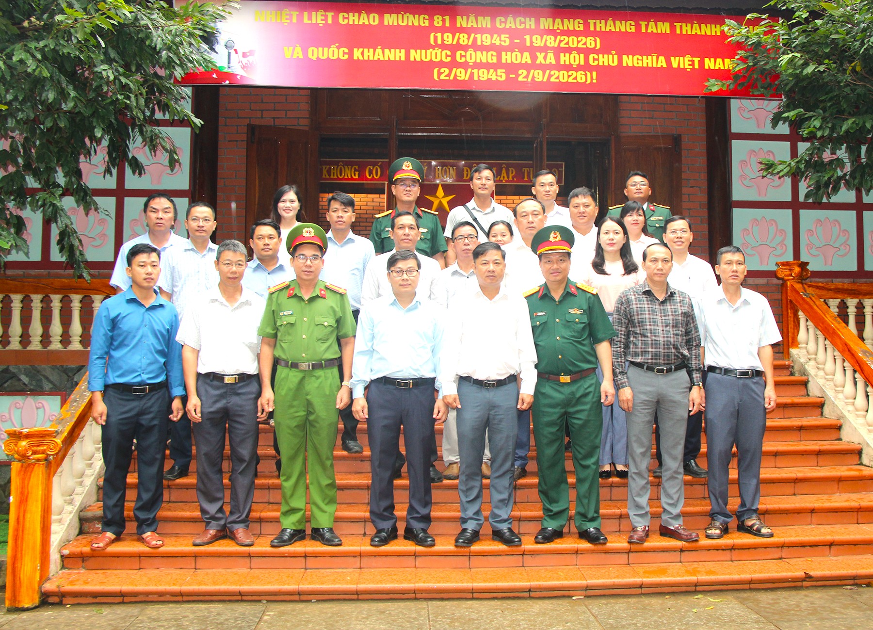 Đồng chí Bí thư Tỉnh ủy dâng hương viếng Bác nhân dịp Quốc khánh 2/9