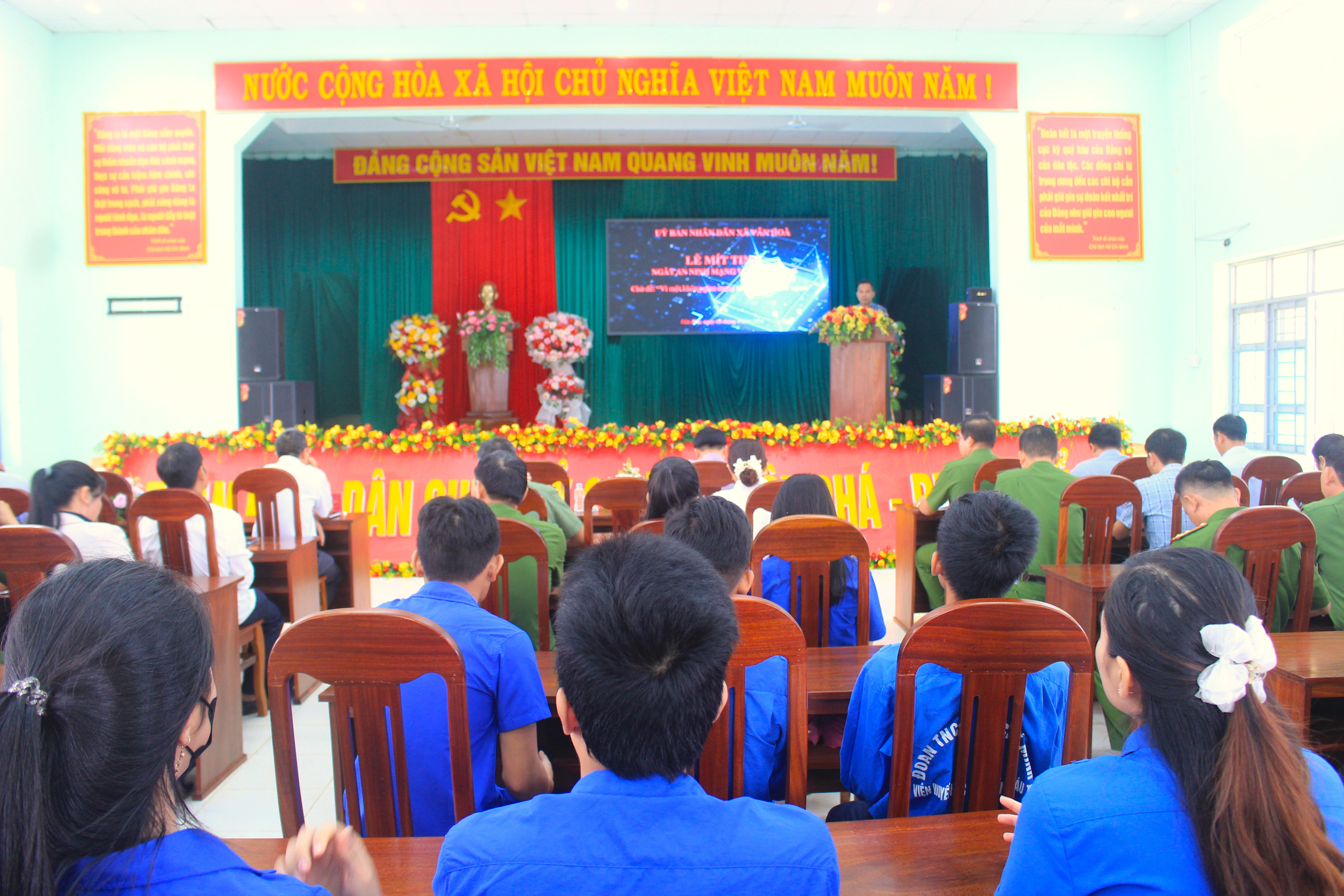 Xã Vân Hòa mít tinh phát động hưởng ứng Ngày An ninh mạng Việt Nam (6/8)
