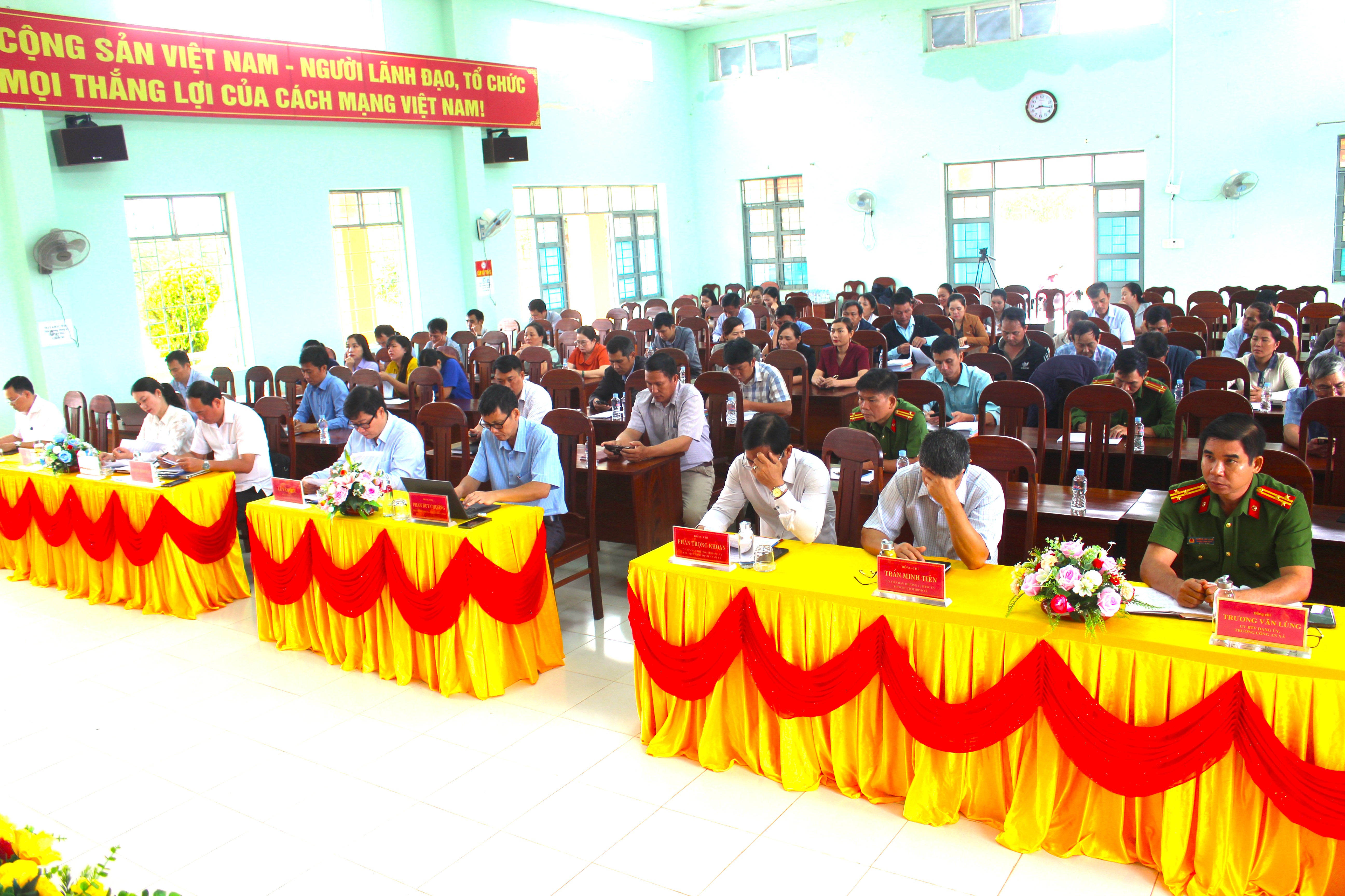Tổ chức nghiên cứu, học tập, quán triệt, tuyên truyền các văn bản của Trung ương, Tỉnh ủy và Đảng ủy xã