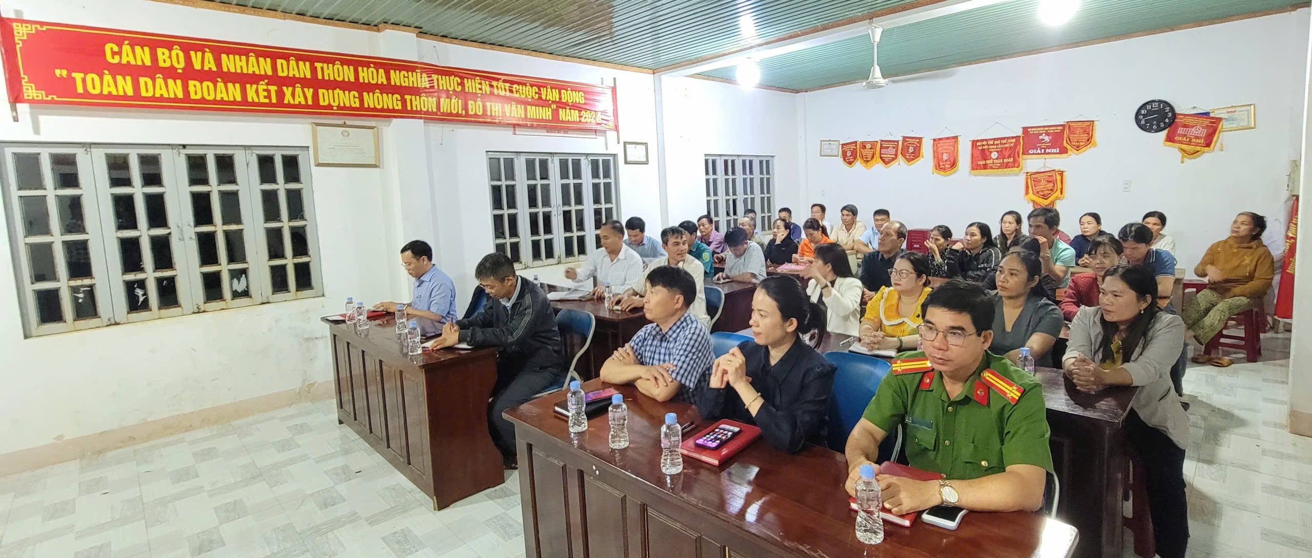 ĐẢNG ỦY XÃ VÂN HÒA ĐỐI THOẠI TRỰC TIẾP VỚI NHÂN DÂN THÔN HÒA NGHĨA: LẮNG NGHE, THÁO GỠ KHÓ KHĂN TRONG LĨNH VỰC ĐẤT ĐAI, HẠ TẦNG VÀ DÂN SINH