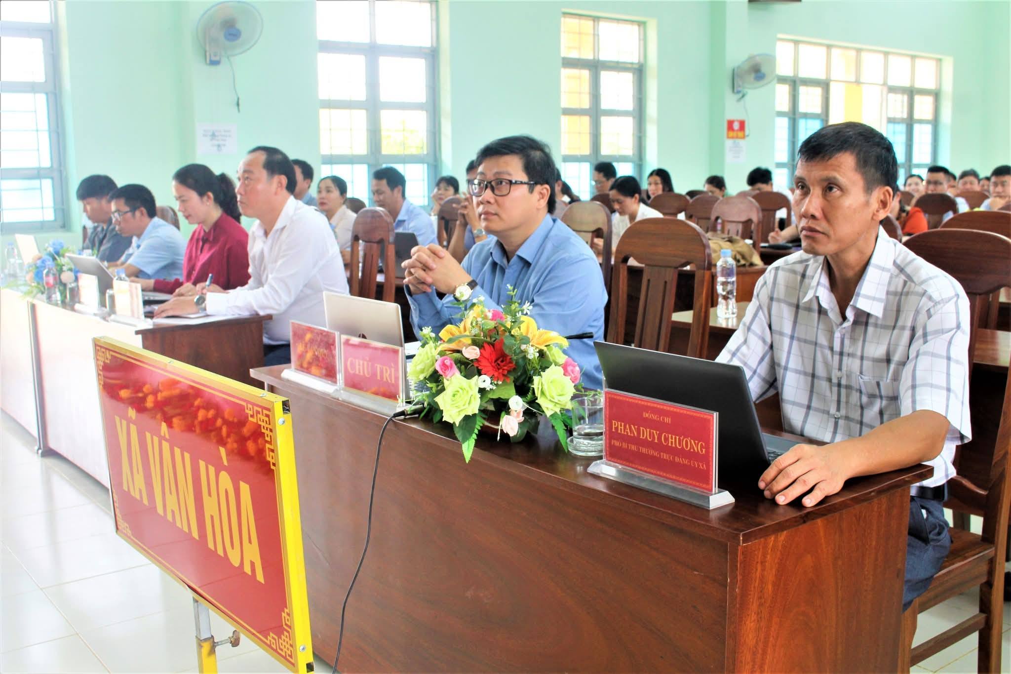 ĐẢNG ỦY XÃ VÂN HOÀ KẾT NỐI TRỰC TUYẾN HỘI NGHỊ TOÀN QUỐC NGHIÊN CỨU, HỌC TẬP, QUÁN TRIỆT VÀ TRIỂN KHAI THỰC HIỆN NGHỊ QUYẾT HỘI NGHỊ LẦN THỨ HAI