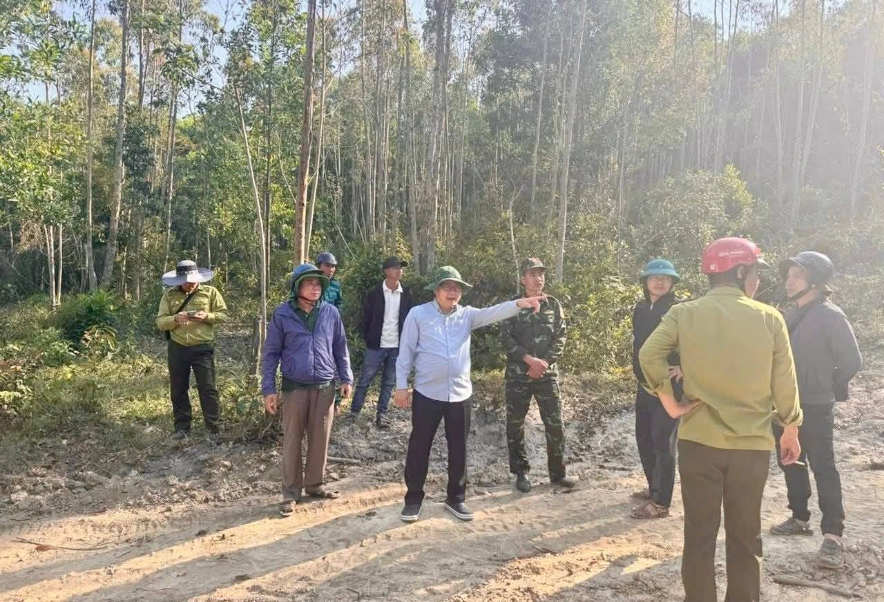 VÂN HÒA: LÃNH ĐẠO ĐỊA PHƯƠNG CÙNG CÁC LỰC LƯỢNG CHỨC NĂNG TỔ CHỨC KIỂM TRA RỪNG TRÊN ĐỊA BÀN XÃ
