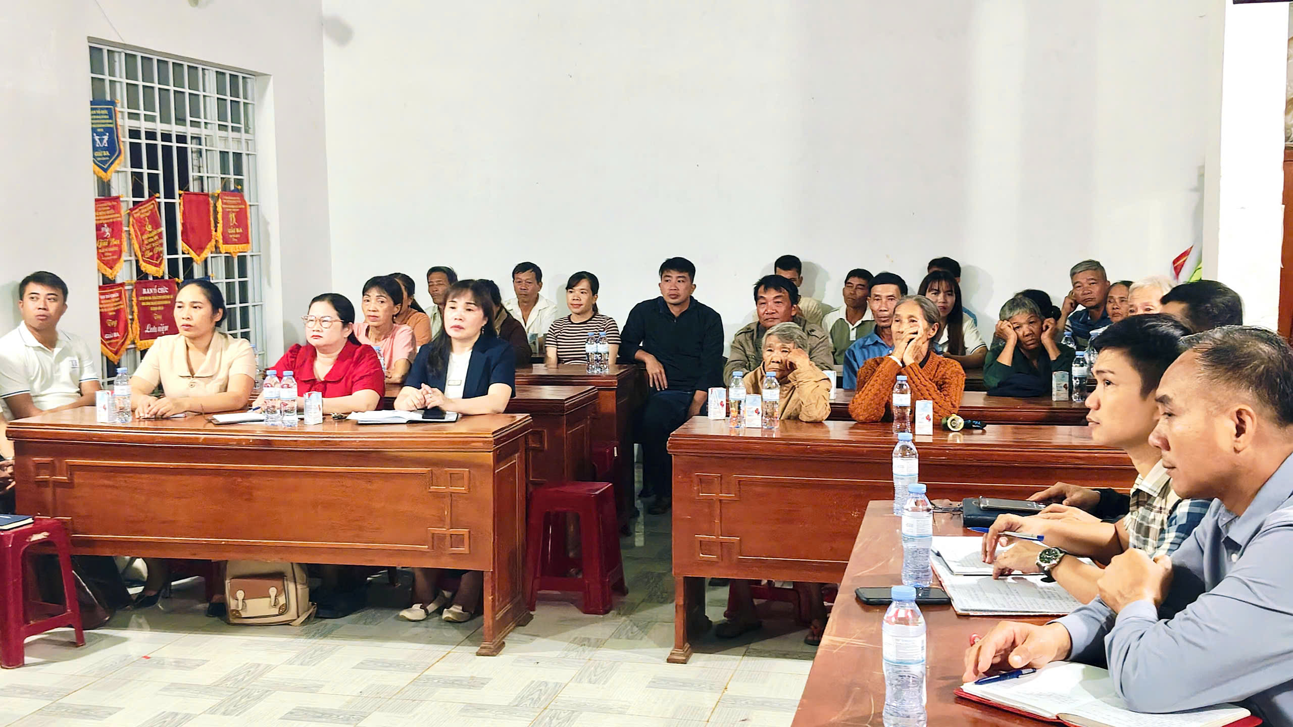 ĐẢNG GẦN DÂN, DÂN TIN ĐẢNG – KHÔNG KHÍ DÂN CHỦ, ĐOÀN KẾT TẠI BUỔI ĐỐI THOẠI GIỮA ĐẢNG ỦY XÃ VÂN HÒA  VÀ NHÂN DÂN THÔN HÒA THUẬN