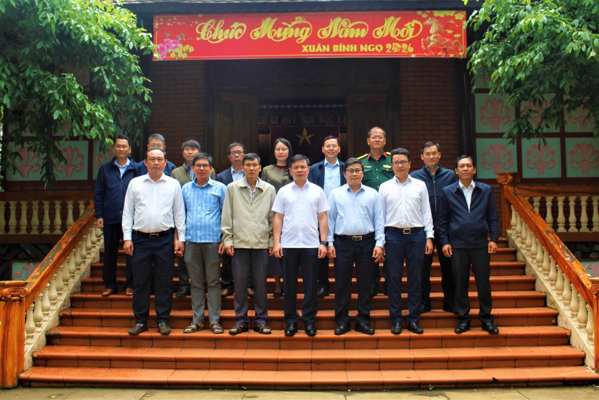 ĐỒNG CHÍ ĐỖ HỮU HUY DÂNG HƯƠNG VIẾNG BÁC TẠI DI TÍCH LỊCH SỬ CẤP QUỐC GIA NHÀ THỜ BÁC HỒ