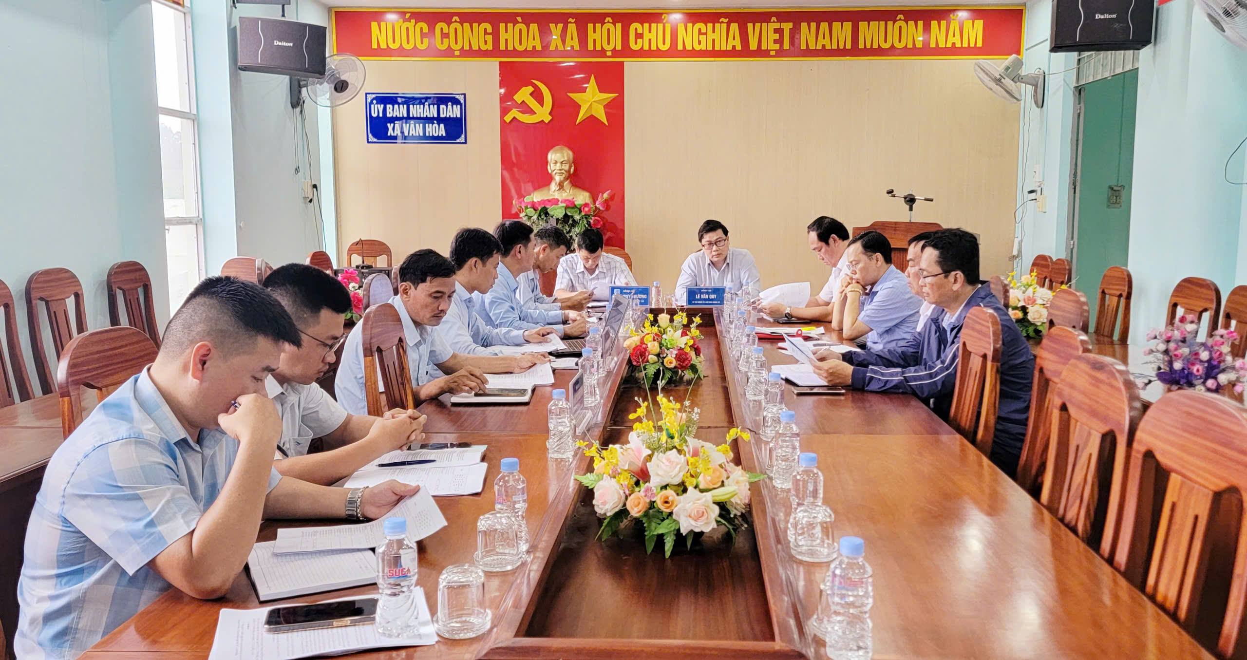 THƯỜNG TRỰC ĐẢNG ỦY XÃ VÂN HÒA LÀM VIỆC VỚI UBND XÃ VỀ CÔNG TÁC THỰC HIỆN CÁC CHƯƠNG TRÌNH MỤC TIÊU QUỐC GIA VÀ GIẢI NGÂN NGUỒN VỐN NĂM 2025