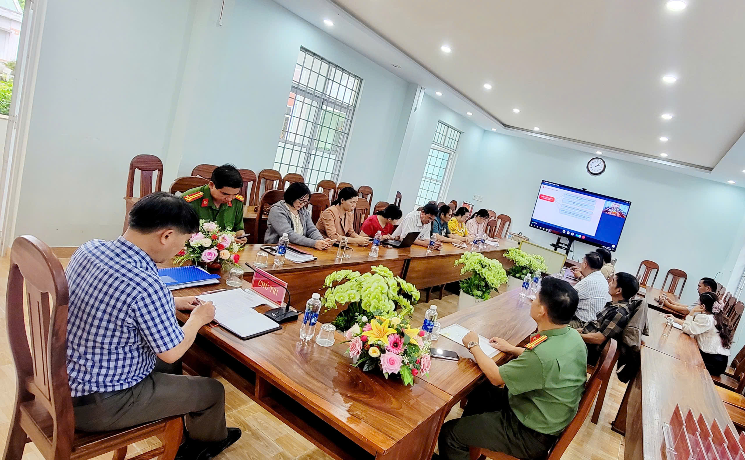 XÃ VÂN HÒA THAM DỰ HỘI NGHỊ GIAO BAN TRỰC TUYẾN  TRIỂN KHAI ĐỀ ÁN 06 QUÝ III NĂM 2025