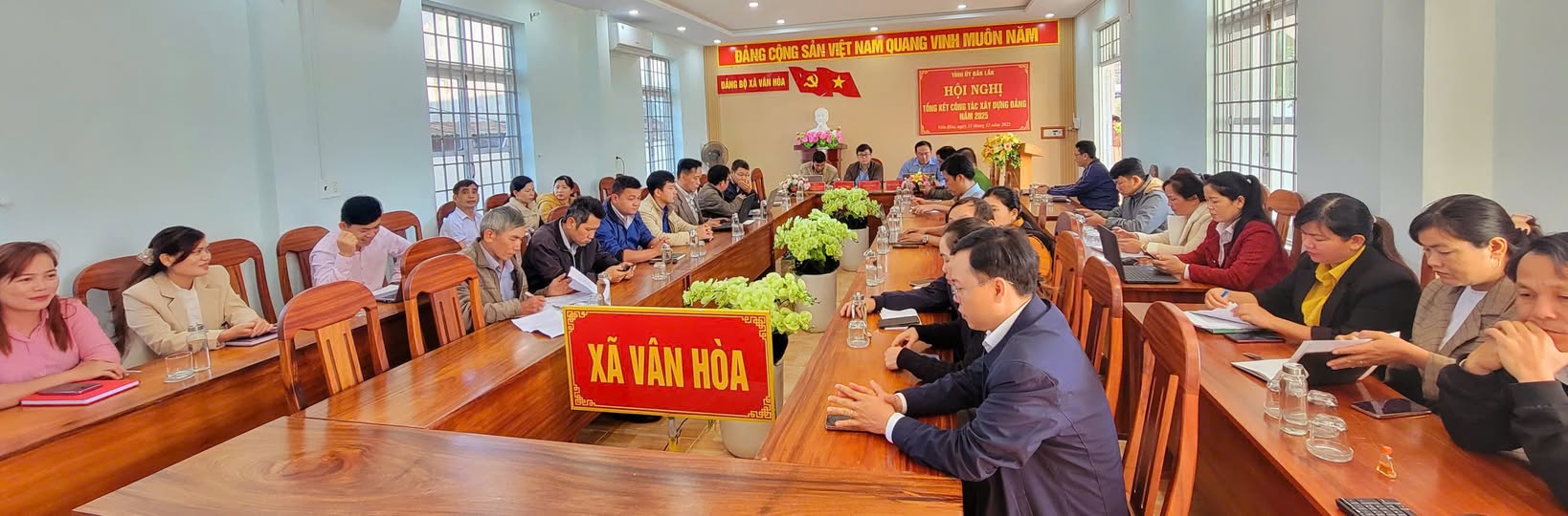 ĐẢNG ỦY XÃ VÂN HÒA DỰ HỘI NGHỊ TRỰC TUYẾN TỔNG KẾT CÔNG TÁC XÂY DỰNG ĐẢNG NĂM 2025