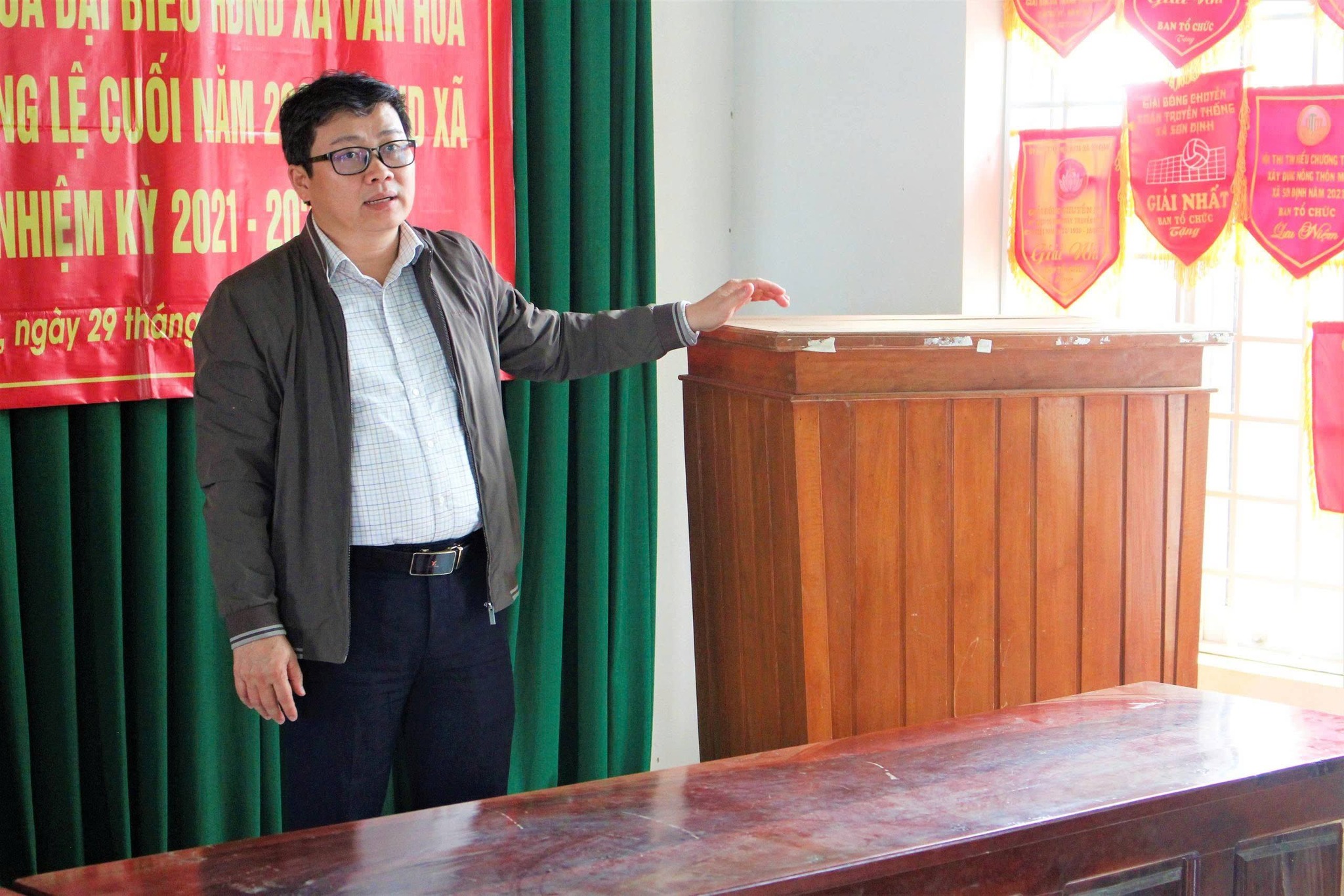 ĐỒNG CHÍ BÍ THƯ ĐẢNG ỦY XÃ VÂN HÒA KIỂM TRA, KHẢO SÁT CÔNG TÁC CHUẨN BỊ BẦU CỬ TẠI 11 KHU VỰC BỎ PHIẾU