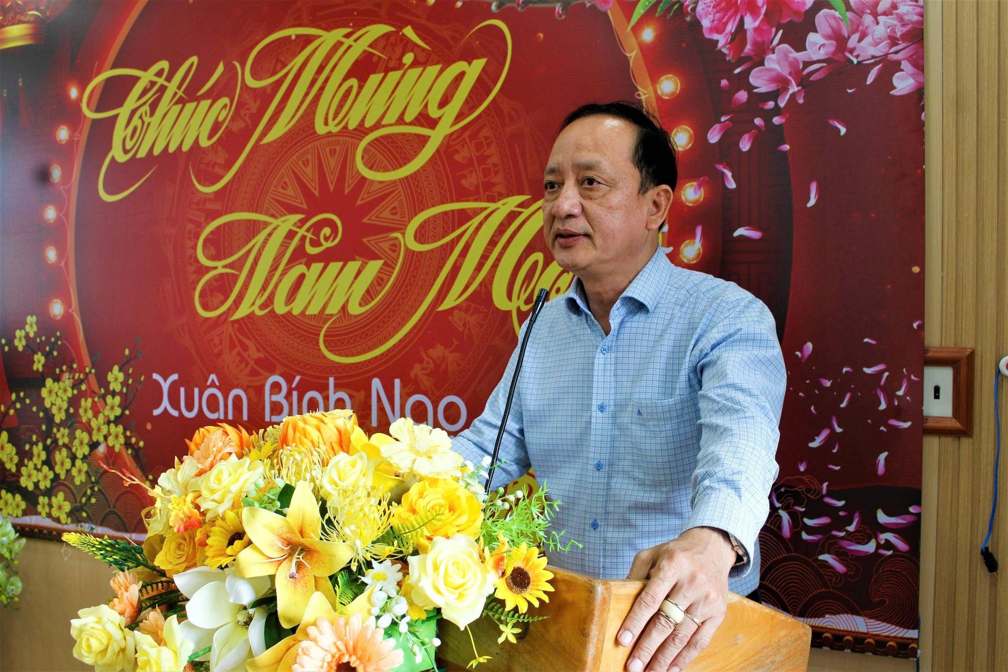 TỔ CHỨC CHƯƠNG TRÌNH TẶNG QUÀ CHO CÁC GIA ĐÌNH CHÍNH SÁCH TRÊN ĐỊA BÀN XÃ VÂN HÒA