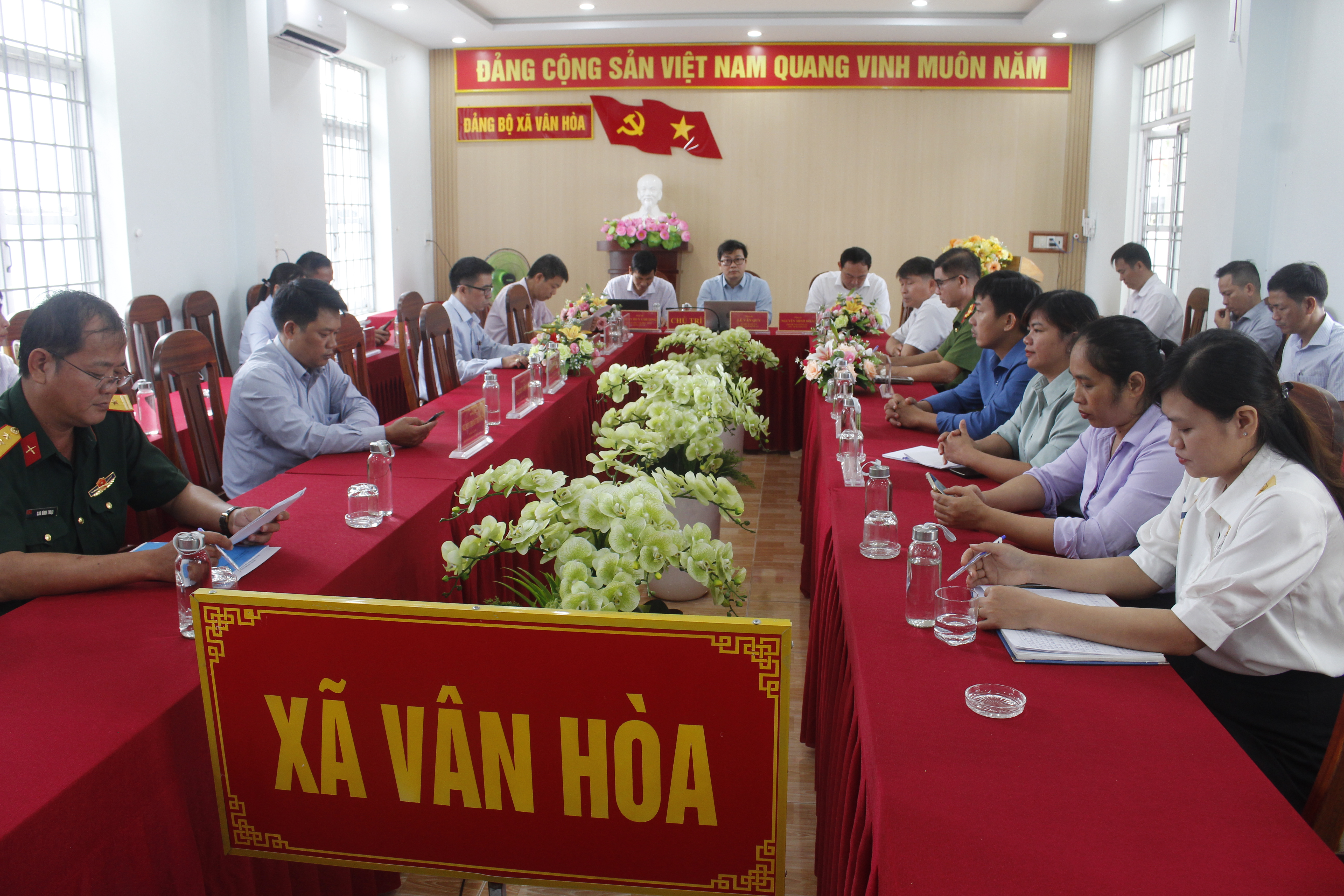 Đảng ủy xã Vân Hòa kết nối trực tuyến Hội nghị sơ kết 1 năm vận hành mô hình tổ chức tổng thể của hệ thống chính trị