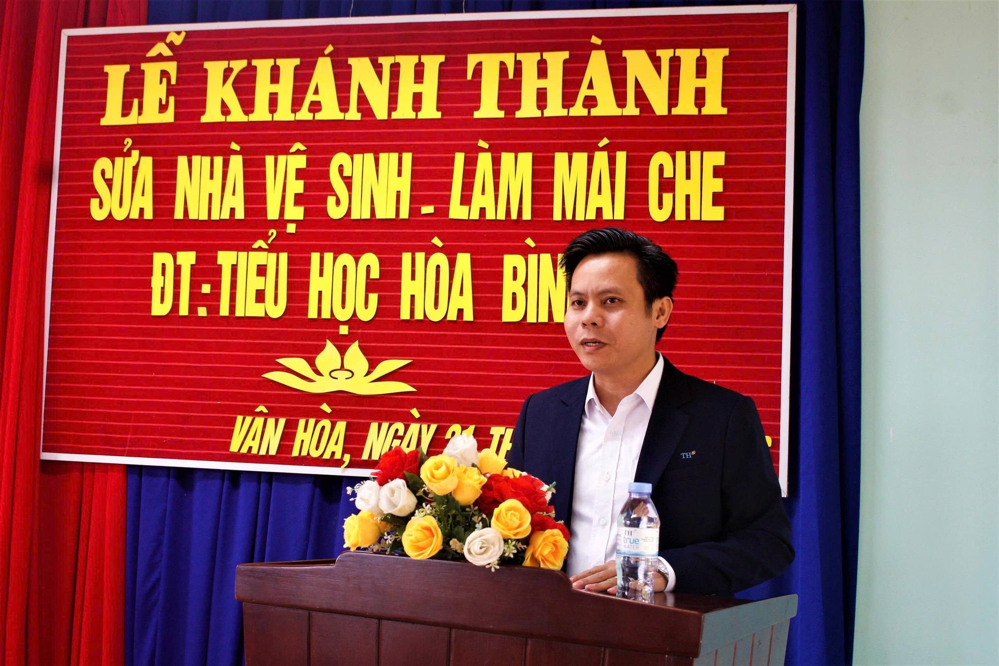 KHÁNH THÀNH CÔNG TRÌNH NHÀ VỆ SINH VÀ MÁI CHE ĐIỂM TRƯỜNG TIỂU HỌC THÔN HÒA BÌNH