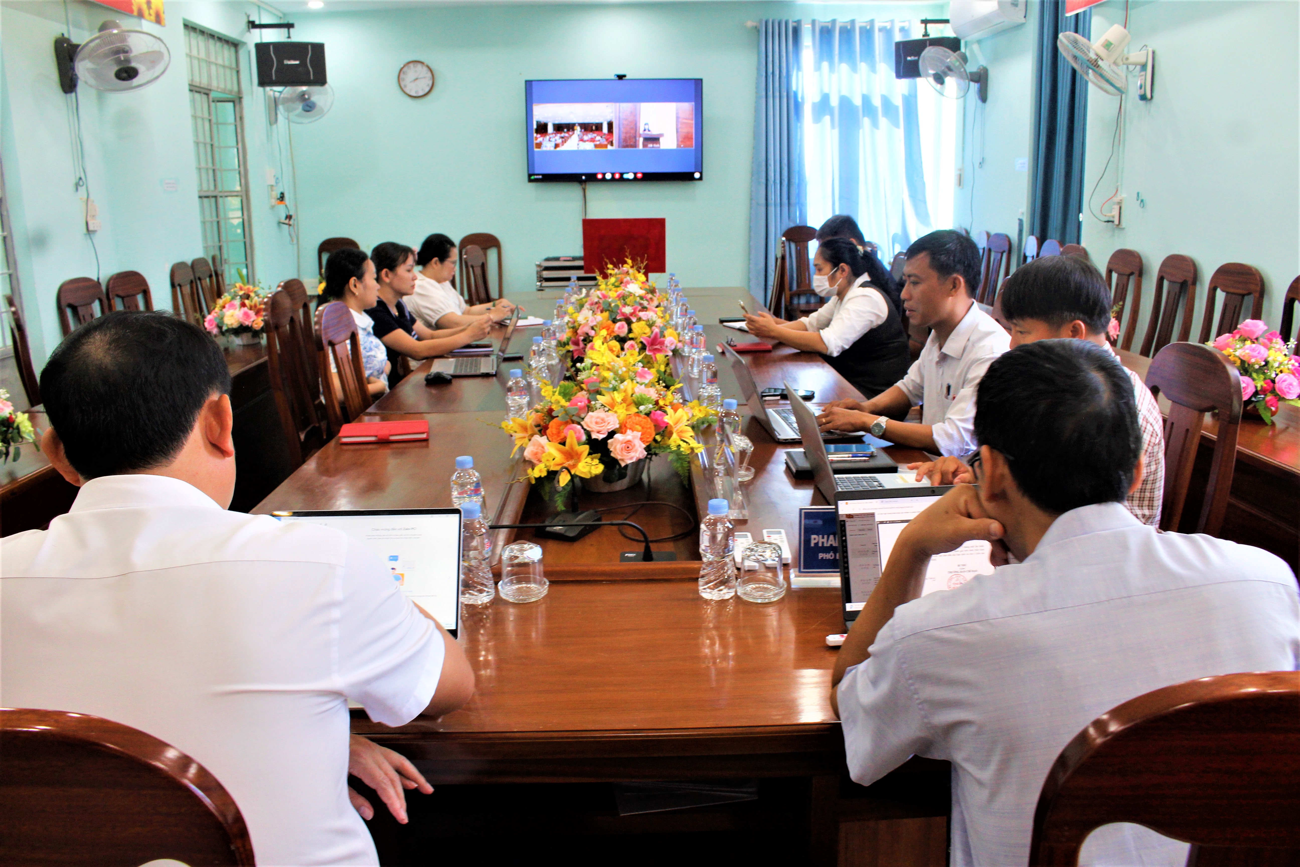 Xã Vân Hòa kết nối trực tuyến Hội nghị chuyên đề do Ủy ban nhân dân tỉnh tổ chức