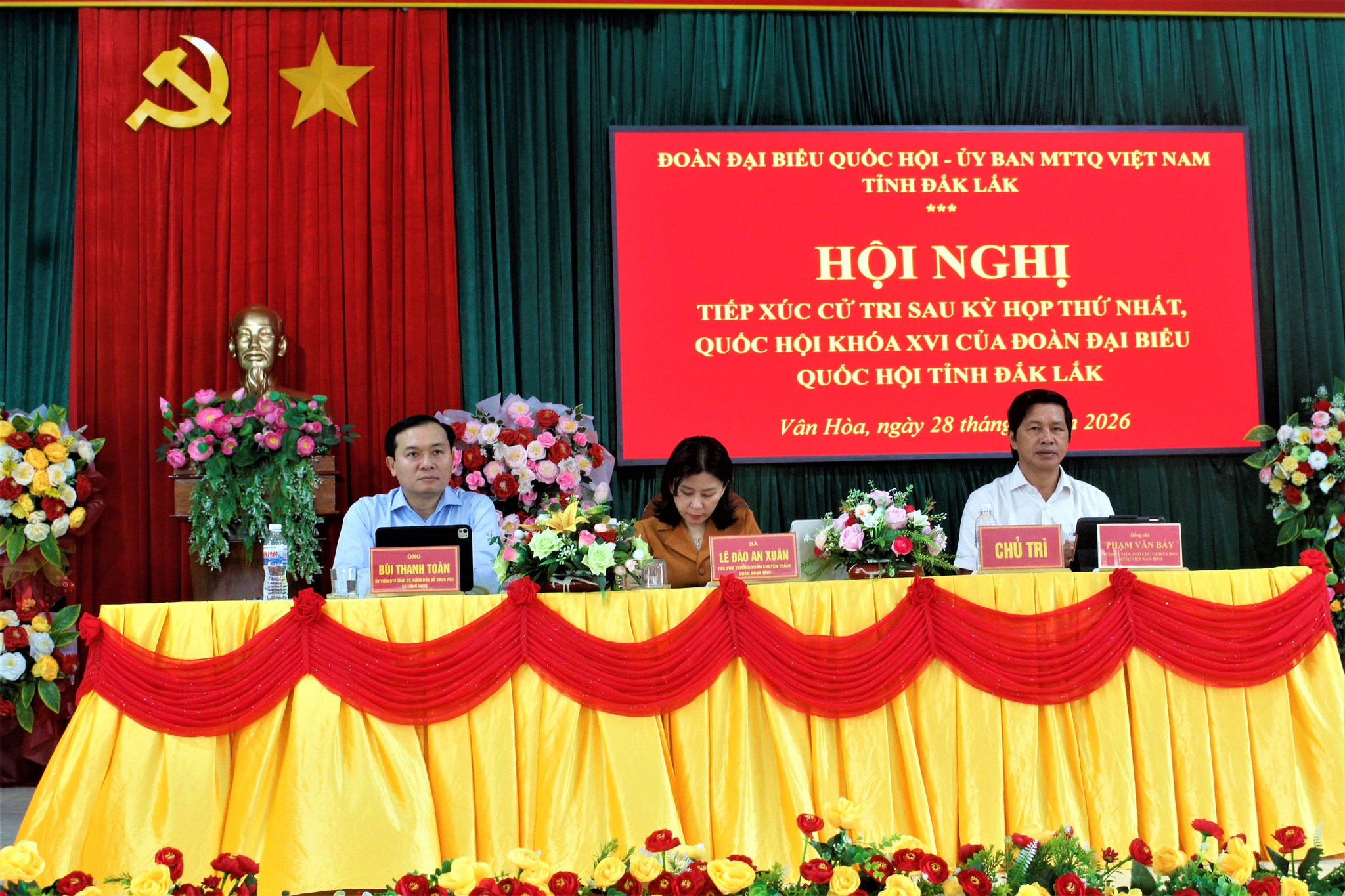 Đại biểu Quốc hội tỉnh tiếp xúc cử tri xã Vân Hòa và Tây Sơn sau kỳ họp thứ I