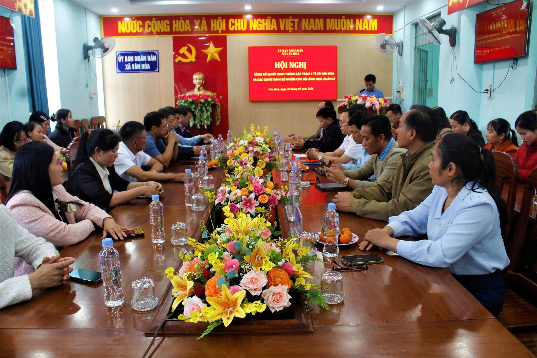 XÃ VÂN HÒA CÔNG BỐ QUYẾT ĐỊNH THÀNH LẬP TRẠM Y TẾ XÃ VÀ CÁC QUYẾT ĐỊNH BỔ NHIỆM CÁN BỘ