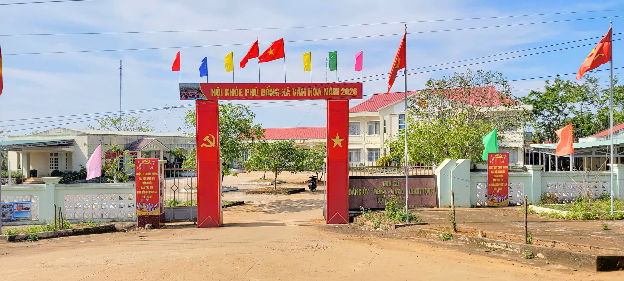 XÃ VÂN HÒA RỰC RỠ CHÀO MỪNG ĐẠI HỘI ĐẠI BIỂU TOÀN QUỐC LẦN THỨ XIV CỦA ĐẢNG