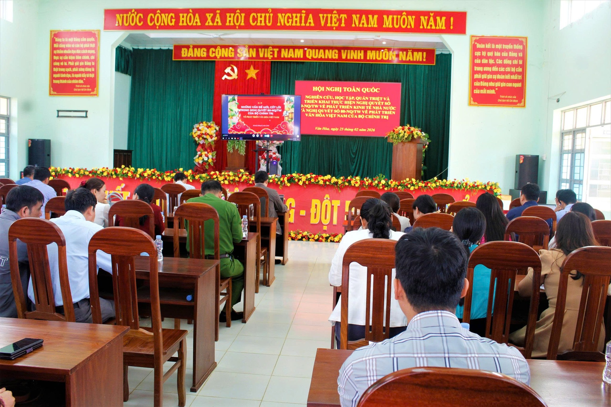 XÃ VÂN HÒA KẾT NỐI TRỰC TUYẾN HỘI NGHỊ NGHIÊN CỨU, HỌC TẬP, QUÁN TRIỆT VÀ TRIỂN KHAI THỰC HIỆN NGHỊ QUYẾT 79 VÀ 80 CỦA BỘ CHÍNH TRỊ