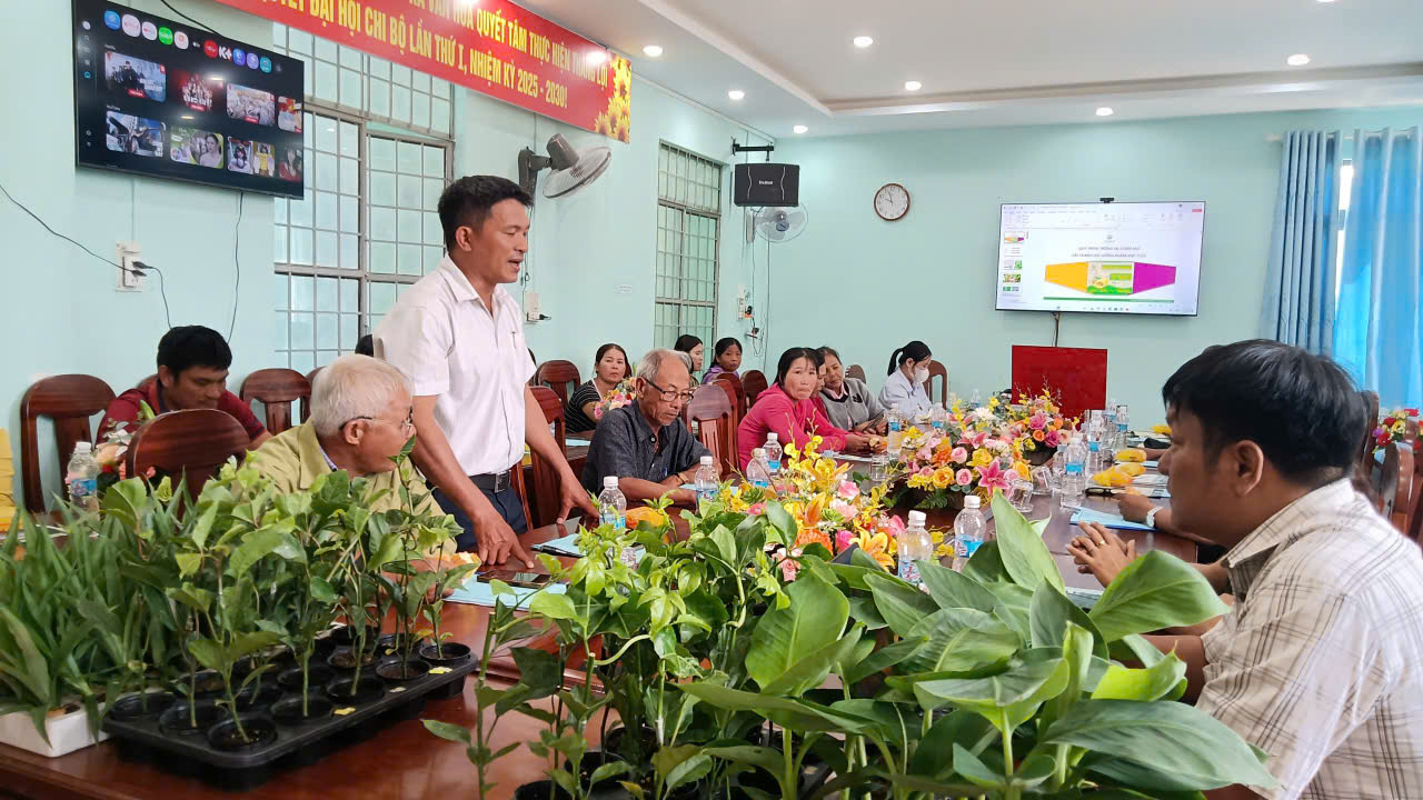 Xã Vân Hòa tổ chức tập huấn phòng trừ sâu bệnh hại trên cây ăn quả
